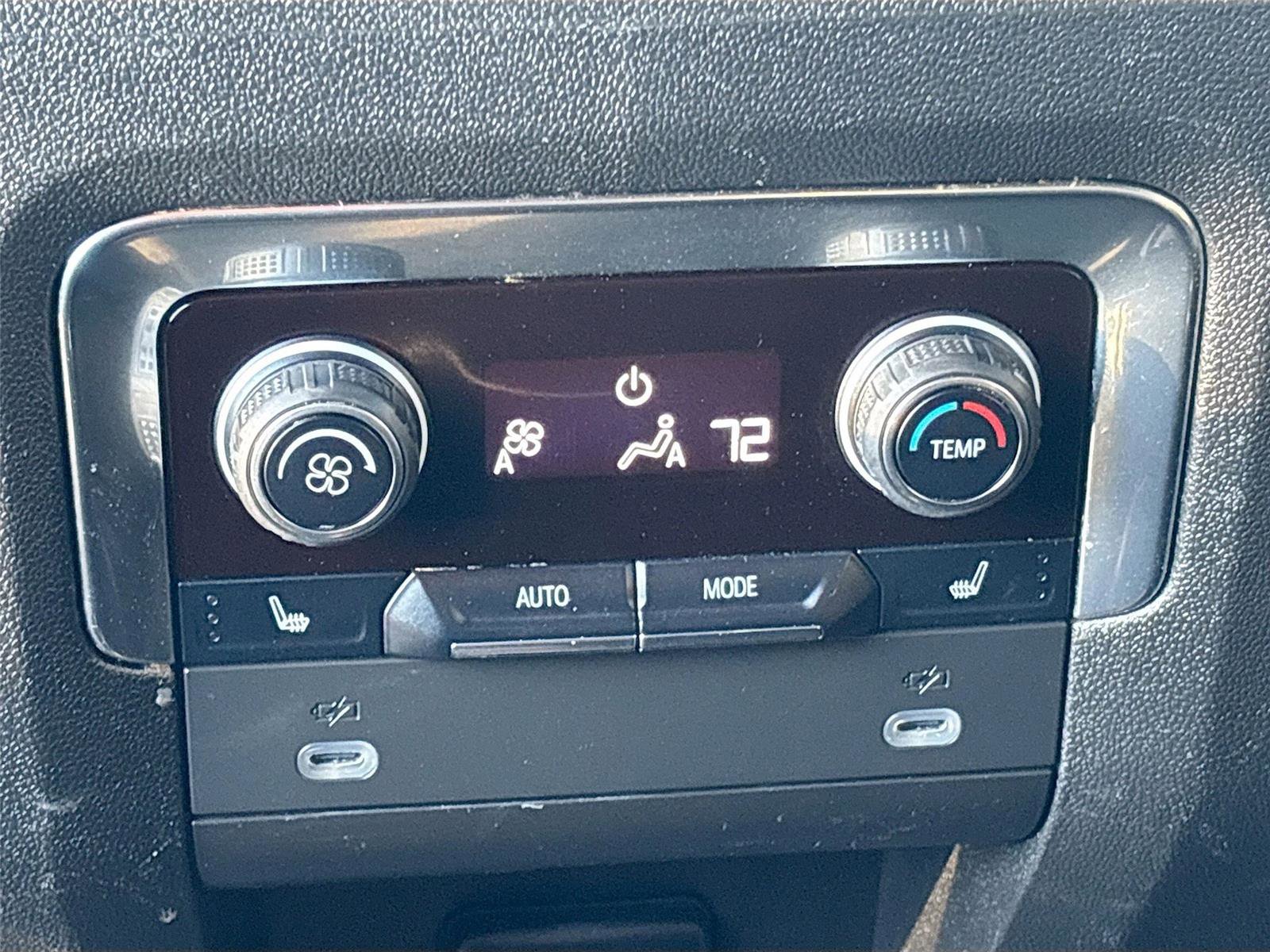 Used 2023 Chevrolet Suburban LT w/ Luxury Package image 25