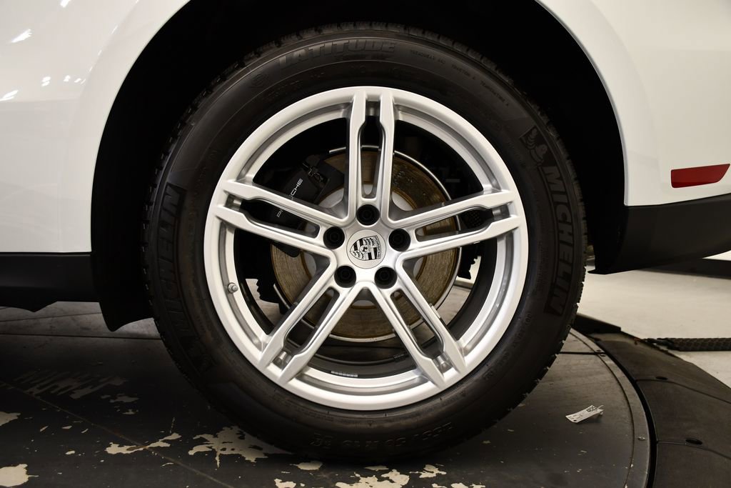Certified 2025 Porsche Macan image 17