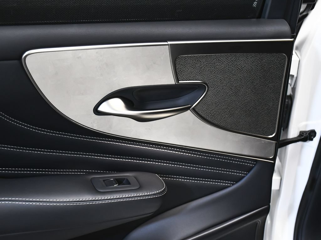 Used 2022 Lexus LS 500h AWD w/ Luxury Package image 13