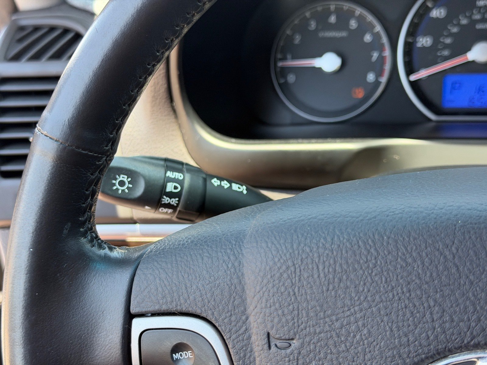 Used 2011 Hyundai Santa Fe SE FWD image 24
