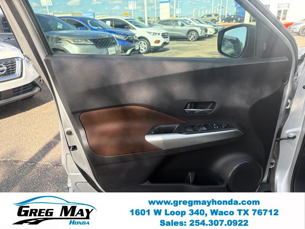 Used 2018 Nissan Kicks SR FWD image 9