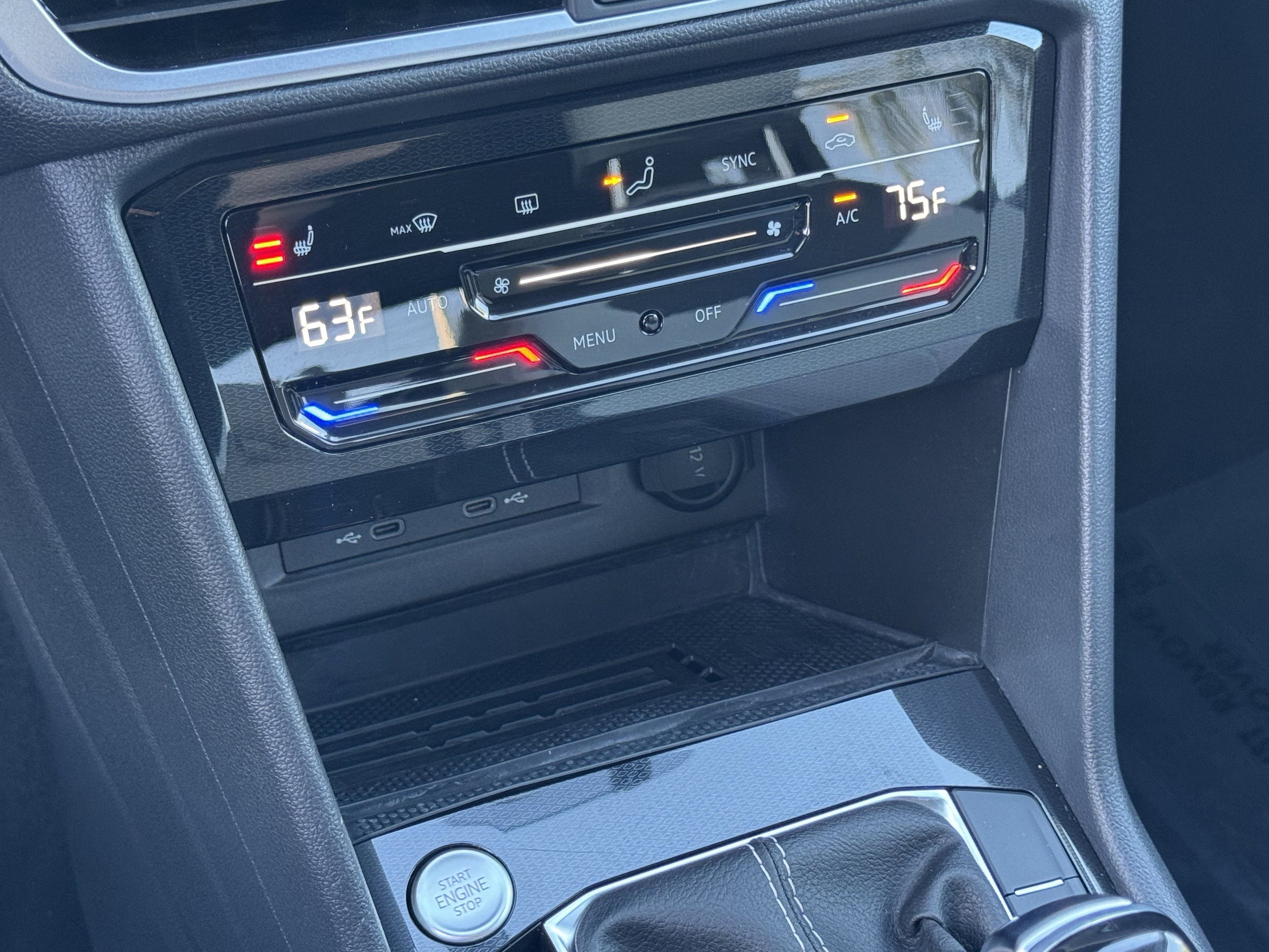 Used 2025 Volkswagen Taos SE image 29