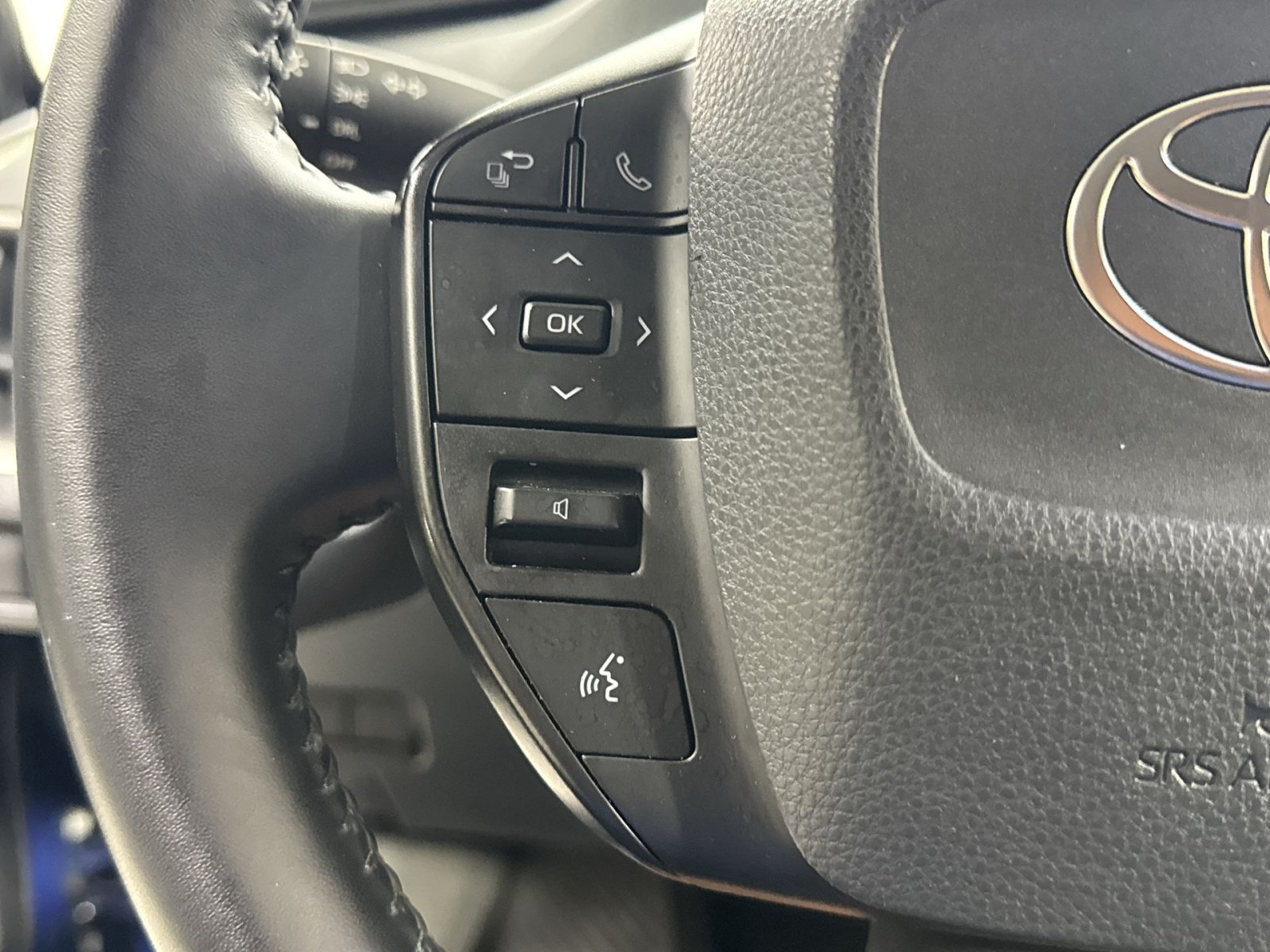 Used 2025 Toyota Prius LE FWD image 45