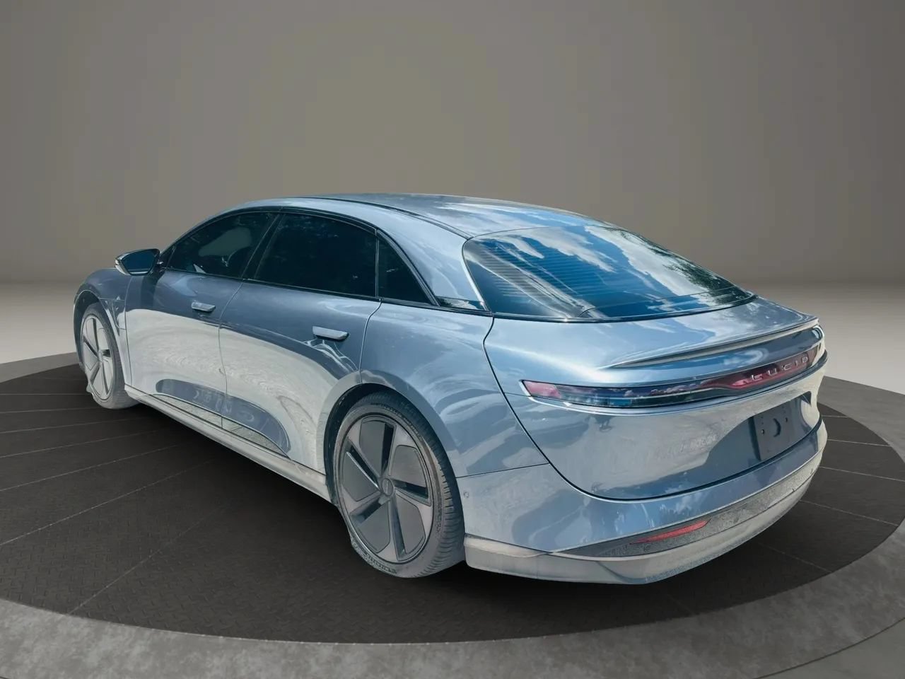 Used 2024 Lucid Air Pure RWD image 3