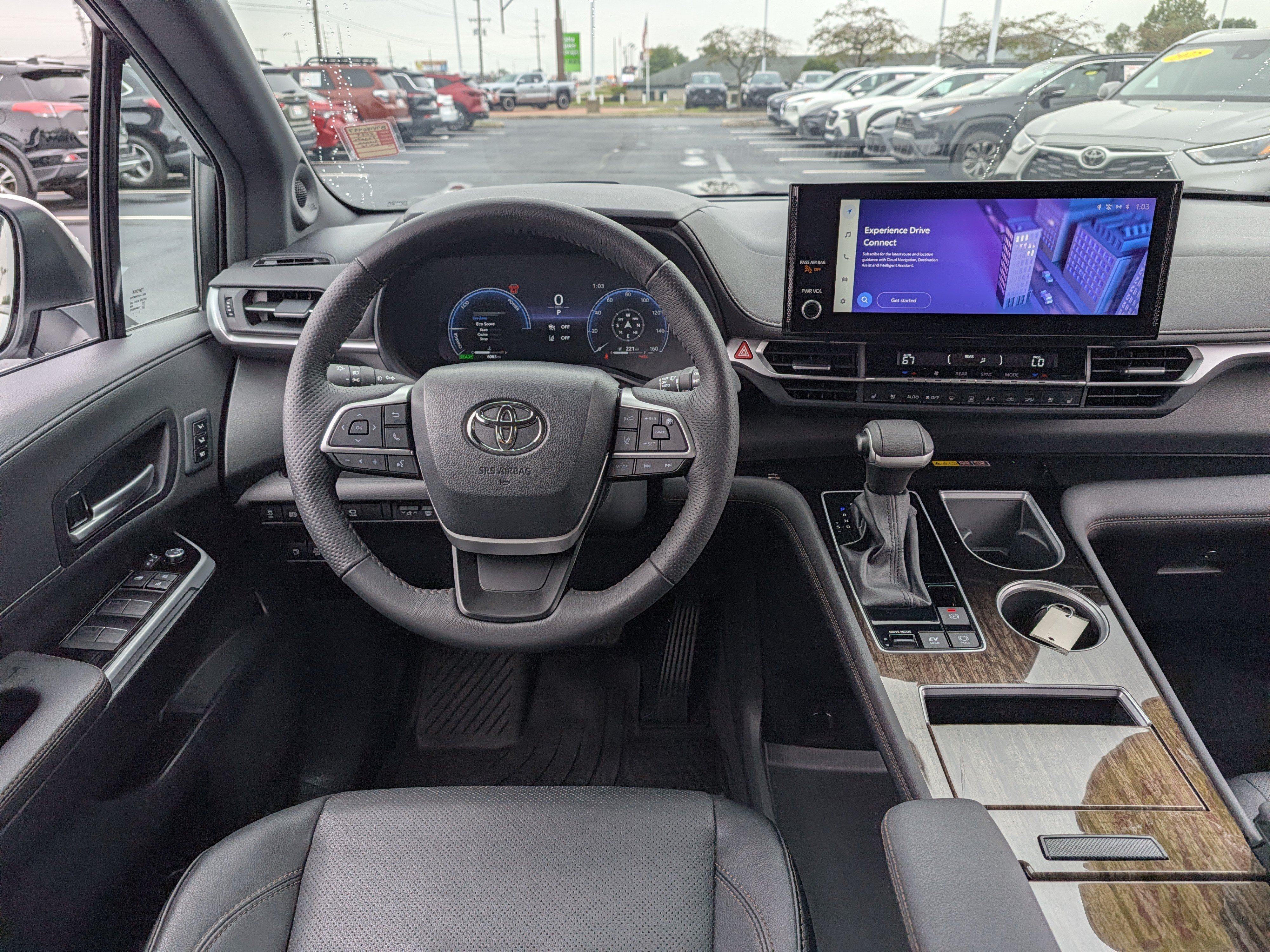 Used 2025 Toyota Sienna Platinum AWD/4WD image 33