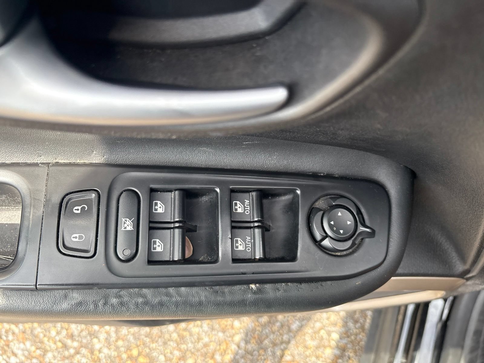Used 2015 Jeep Renegade Limited FWD image 10