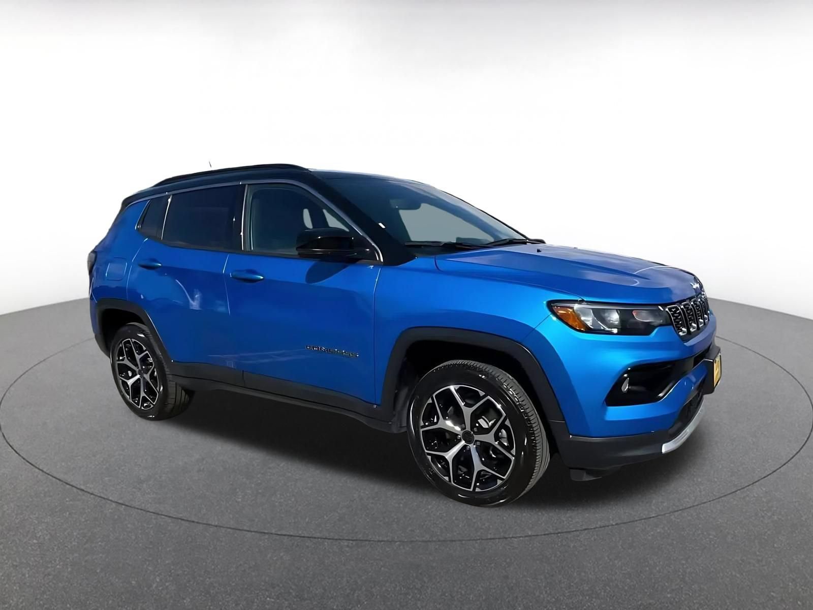 Used 2025 Jeep Compass Limited AWD/4WD image 2