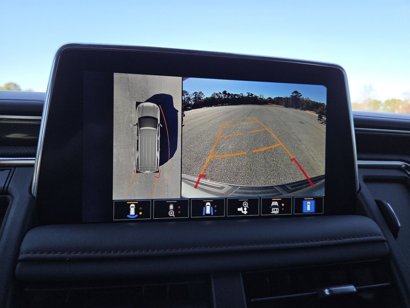 Used 2024 Chevrolet Suburban RST w/ Luxury Package image 31