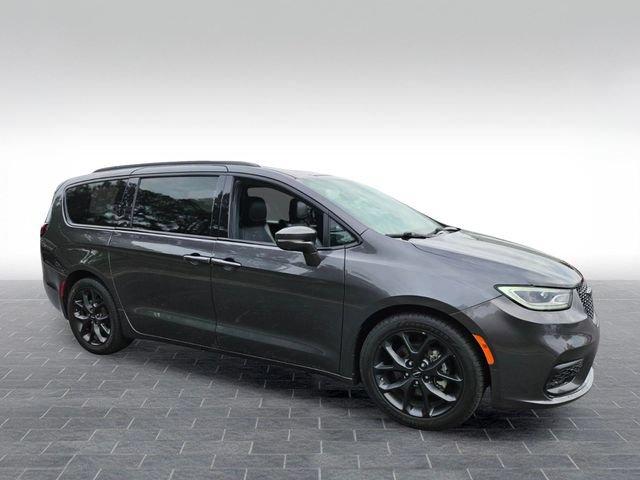 Used 2022 Chrysler Pacifica Limited w/ S Appearance Package FWD image 3