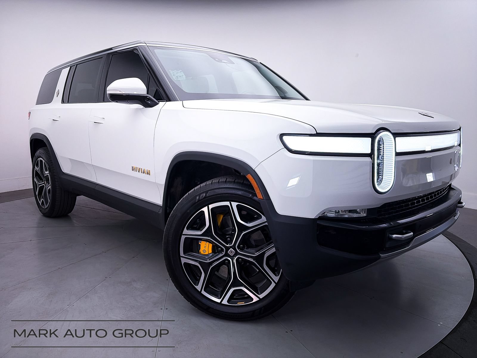 Used 2024 Rivian R1S Adventure AWD/4WD image 1