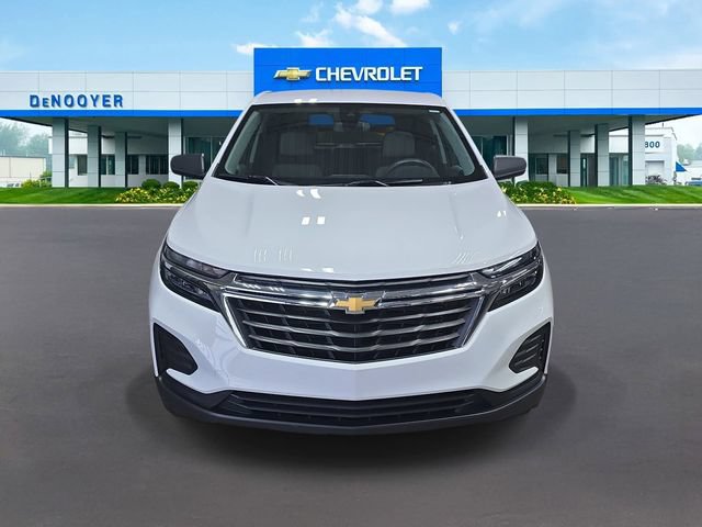 Used 2024 Chevrolet Equinox LS w/ LS Convenience Package AWD/4WD image 2