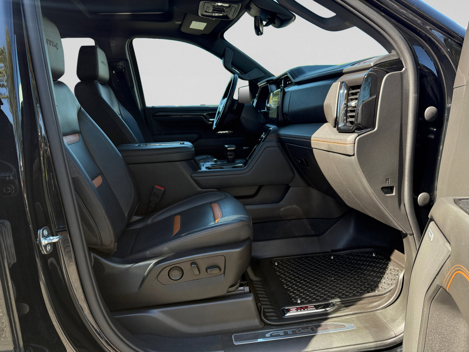 Used 2022 GMC Sierra 1500 AT4 w/ AT4 Premium Package image 17