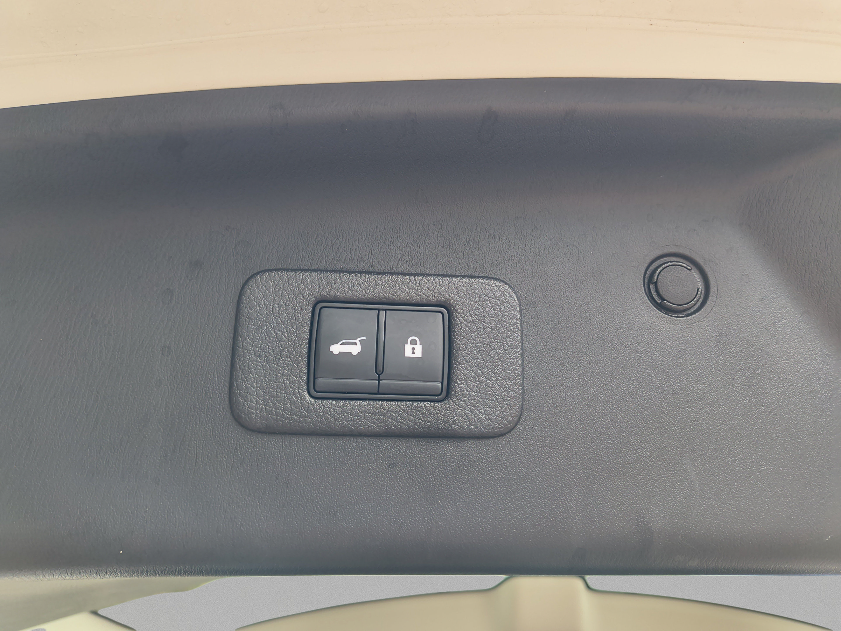 Certified 2022 Nissan Armada Platinum w/ Captain's Chairs Package RWD image 12
