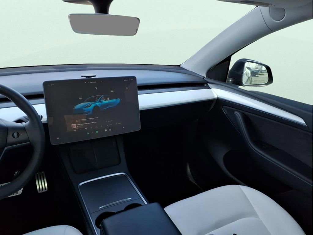 Used 2022 Tesla Model Y Performance image 15