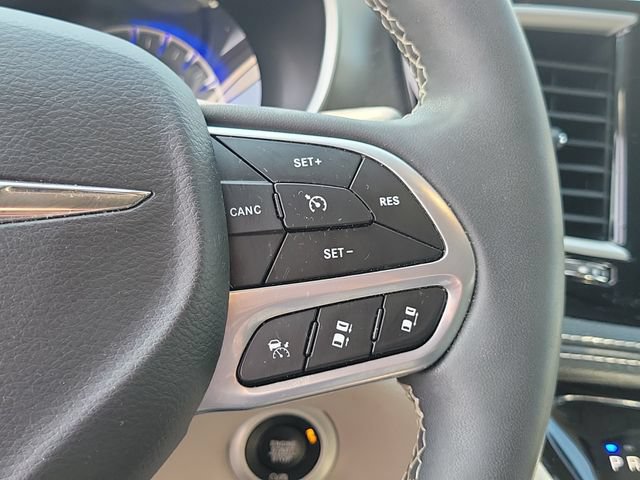Used 2023 Chrysler Pacifica Touring-L AWD/4WD image 15