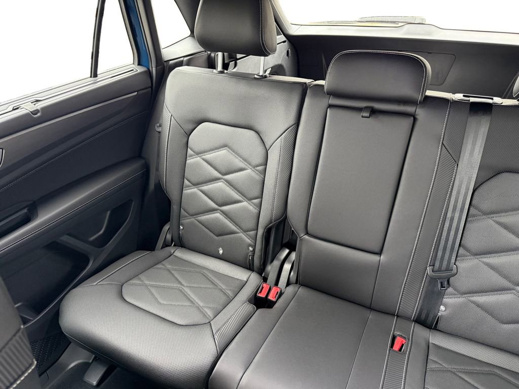 New 2025 Volkswagen Atlas Cross Sport SE image 13