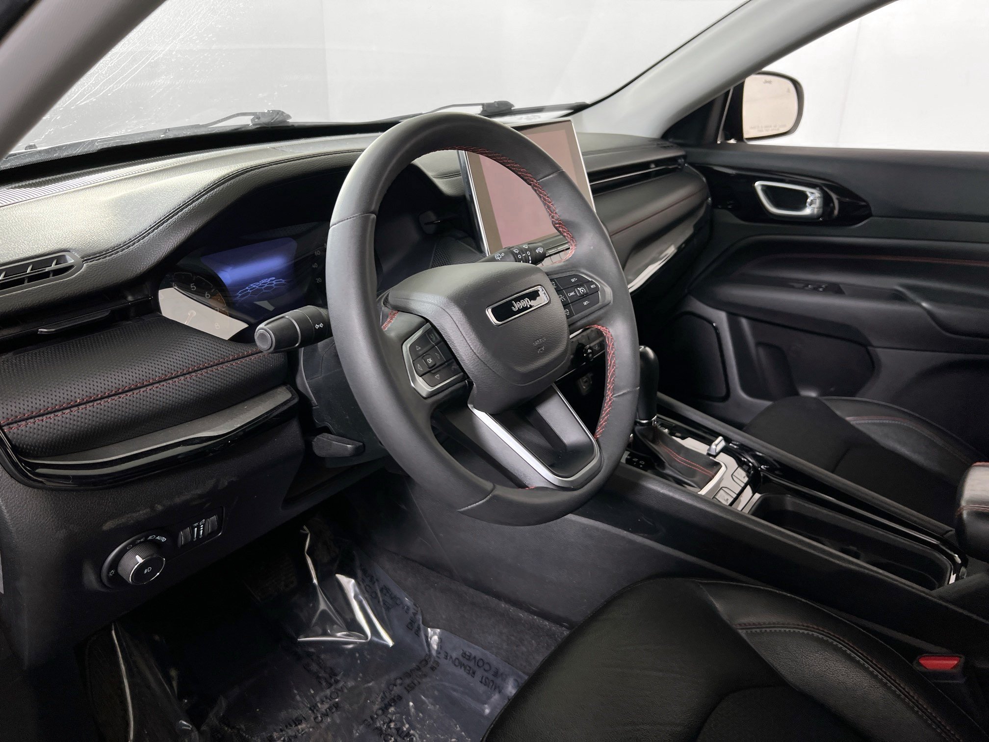 Used 2022 Jeep Compass Trailhawk AWD/4WD image 9