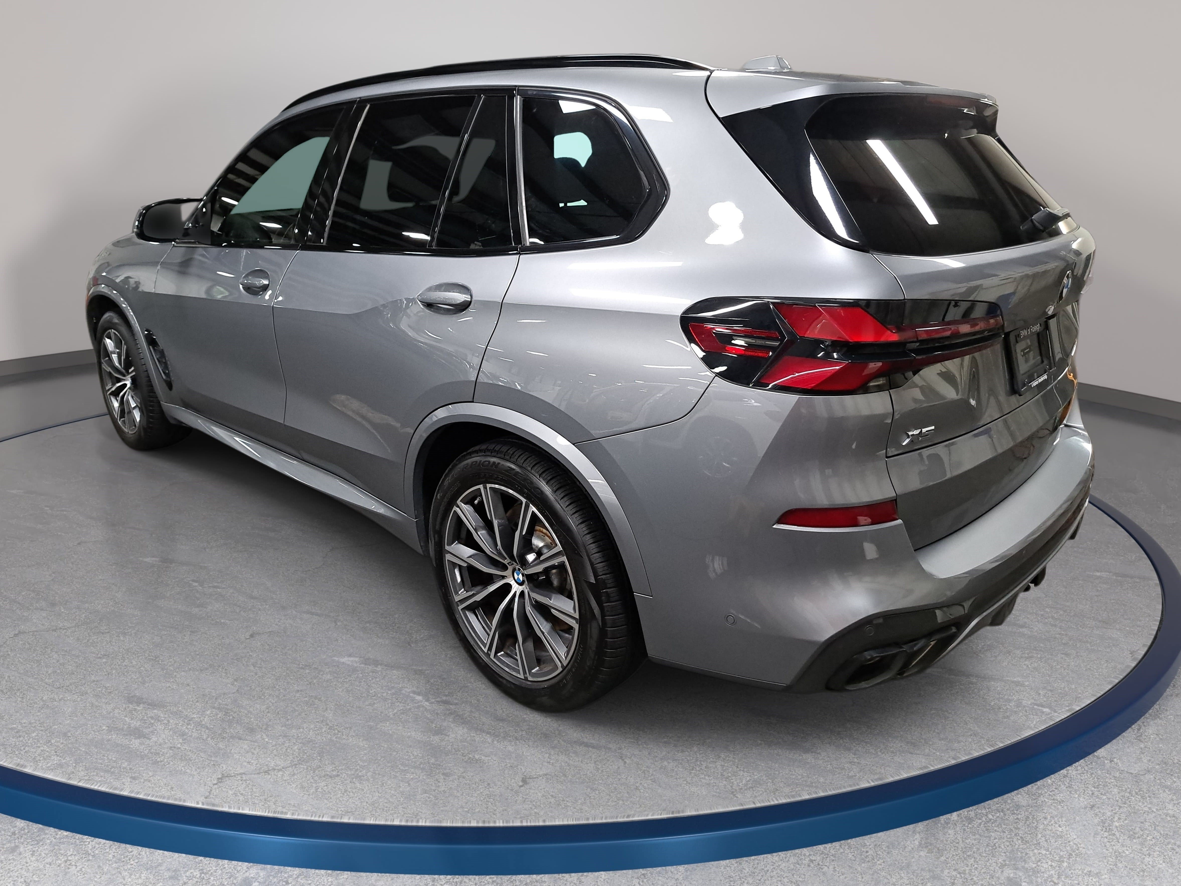 Used 2024 BMW X5 M60i w/ Parking Assistance Package AWD/4WD image 7