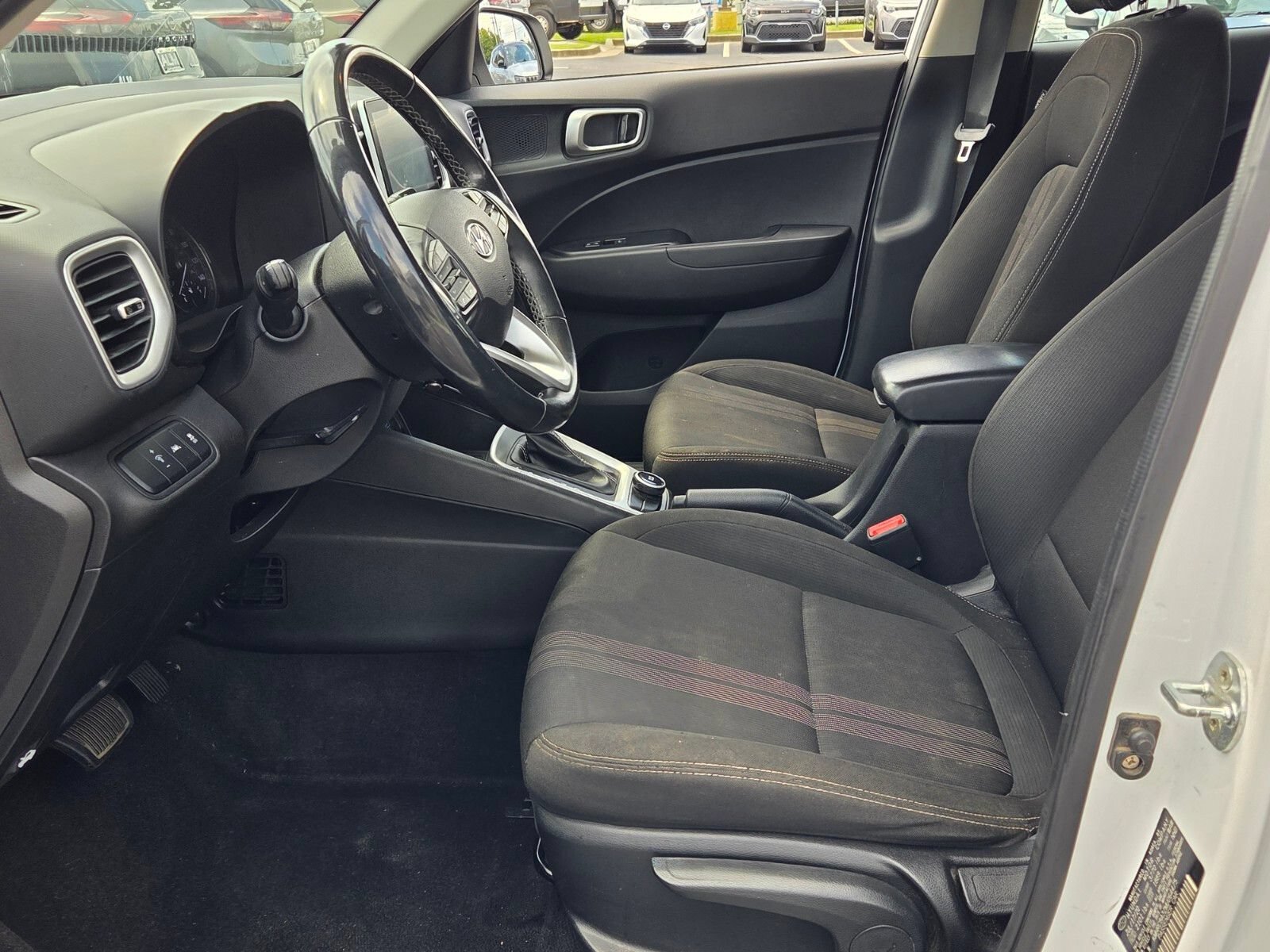 Used 2021 Hyundai Venue SEL FWD image 5