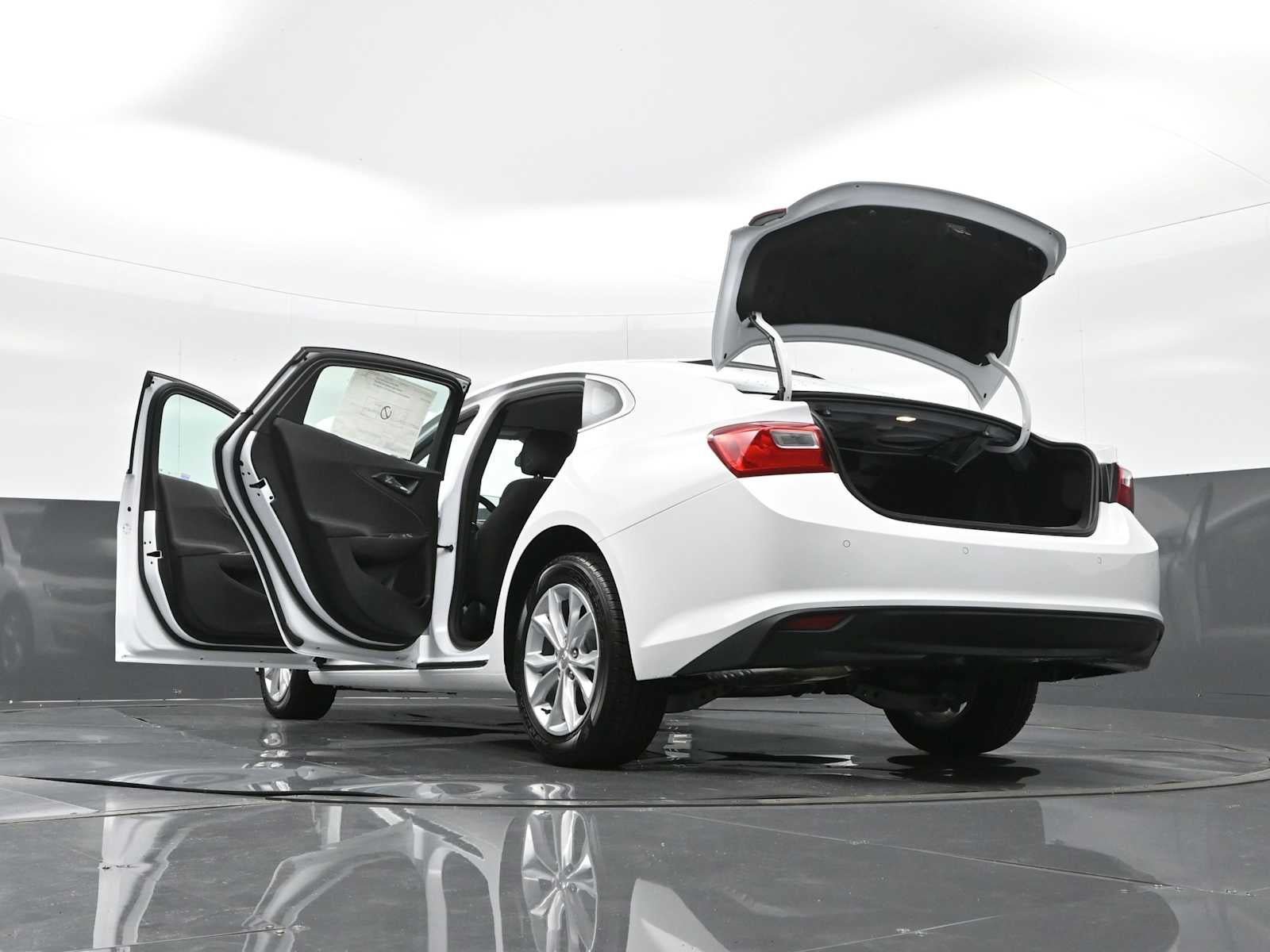New 2025 Chevrolet Malibu LT FWD image 38