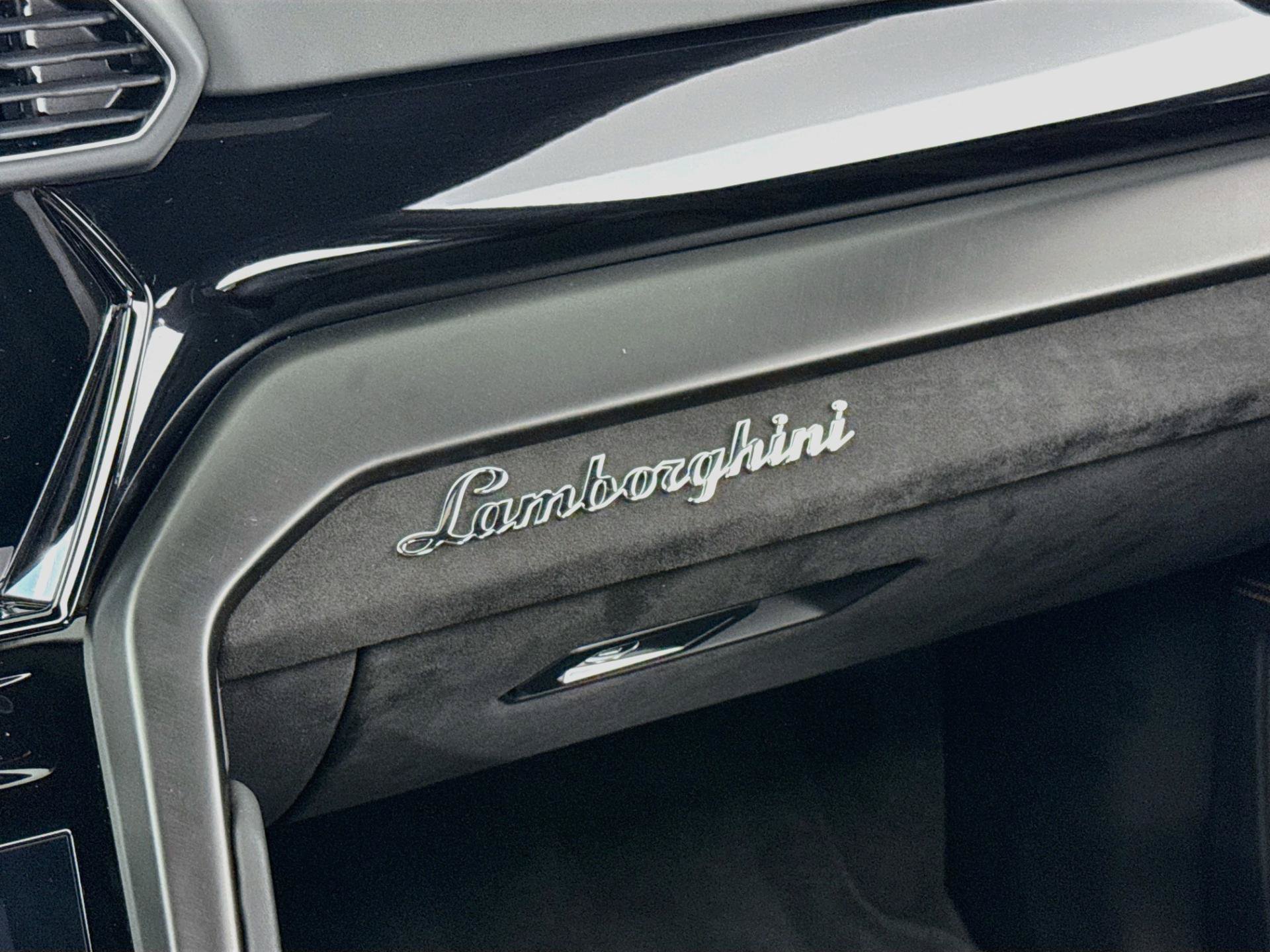 Used 2022 Lamborghini Urus AWD/4WD image 41