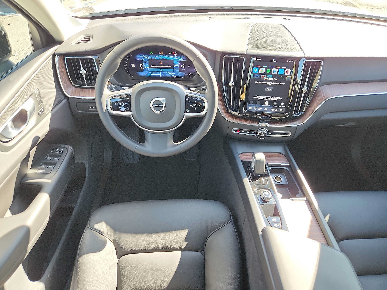 Certified 2024 Volvo XC60 B5 Plus w/ Climate Package AWD/4WD image 11