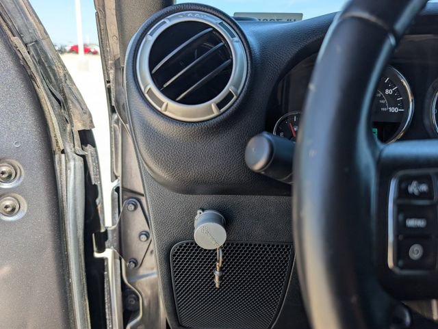 Used 2017 Jeep Wrangler Unlimited Sahara w/ Connectivity Group image 11