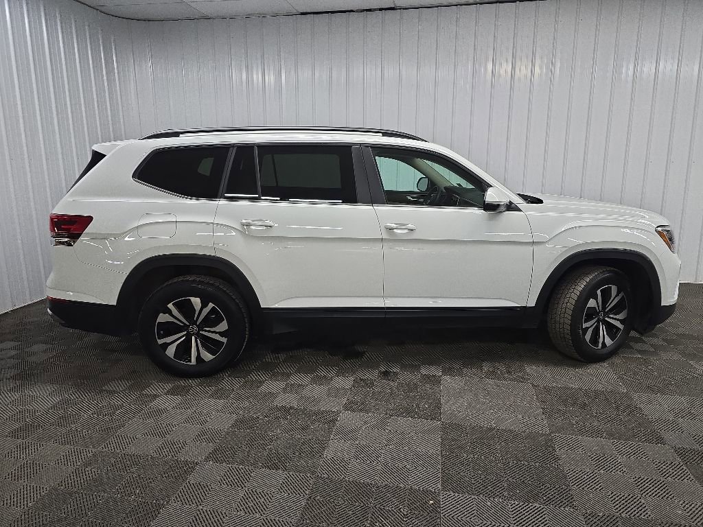 Used 2024 Volkswagen Atlas SE AWD/4WD image 2