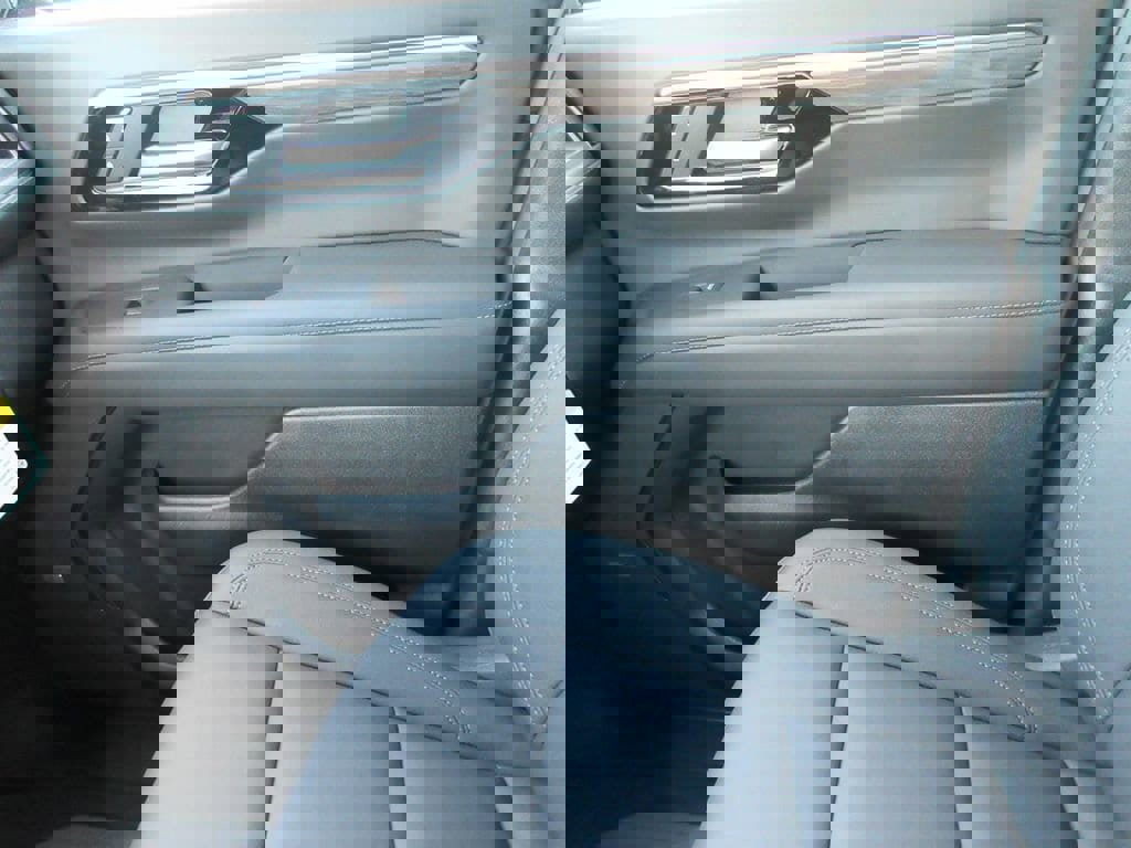 New 2026 Chevrolet Suburban LT image 35