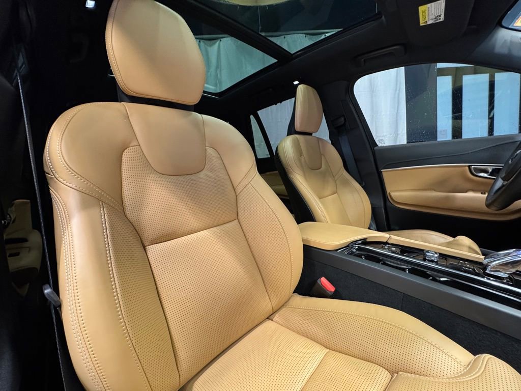 Used 2025 Volvo XC90 B6 Ultra w/ Protection Package image 30