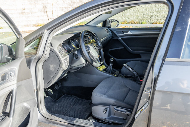 Used 2018 Volkswagen Golf S AWD/4WD image 24