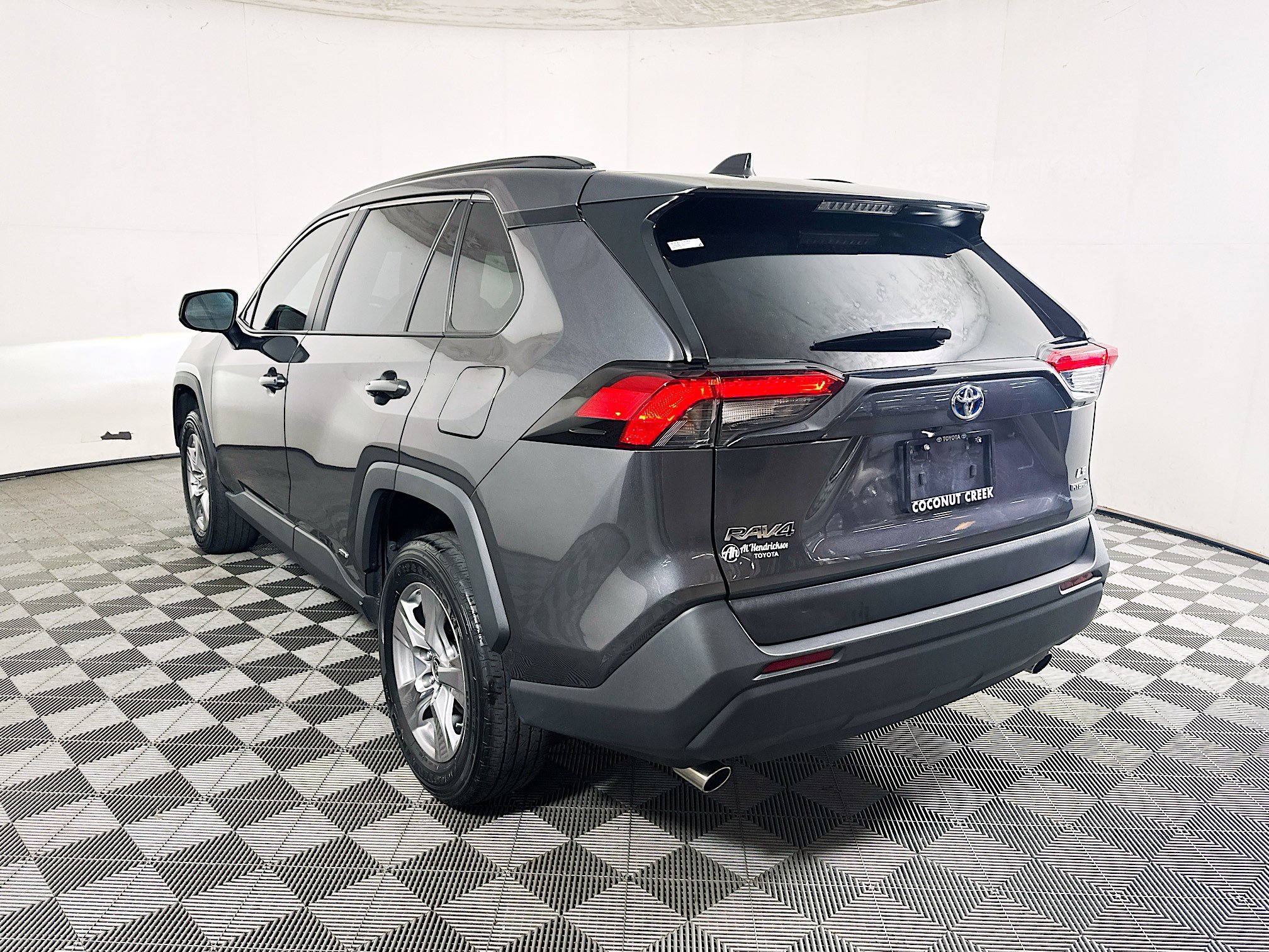 Used 2024 Toyota RAV4 LE AWD/4WD image 5