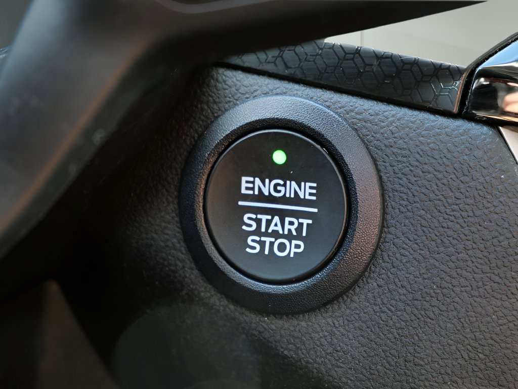 Used 2022 Ford Escape SEL w/ SEL Stealth AWD Package image 25