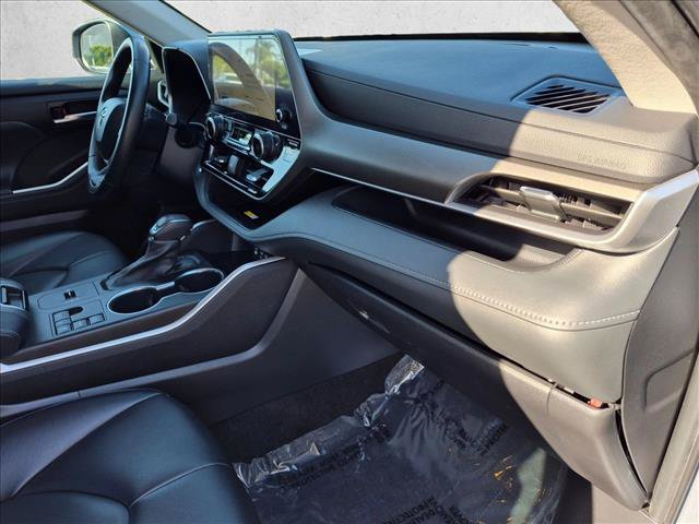 Used 2023 Toyota Highlander XLE FWD image 23