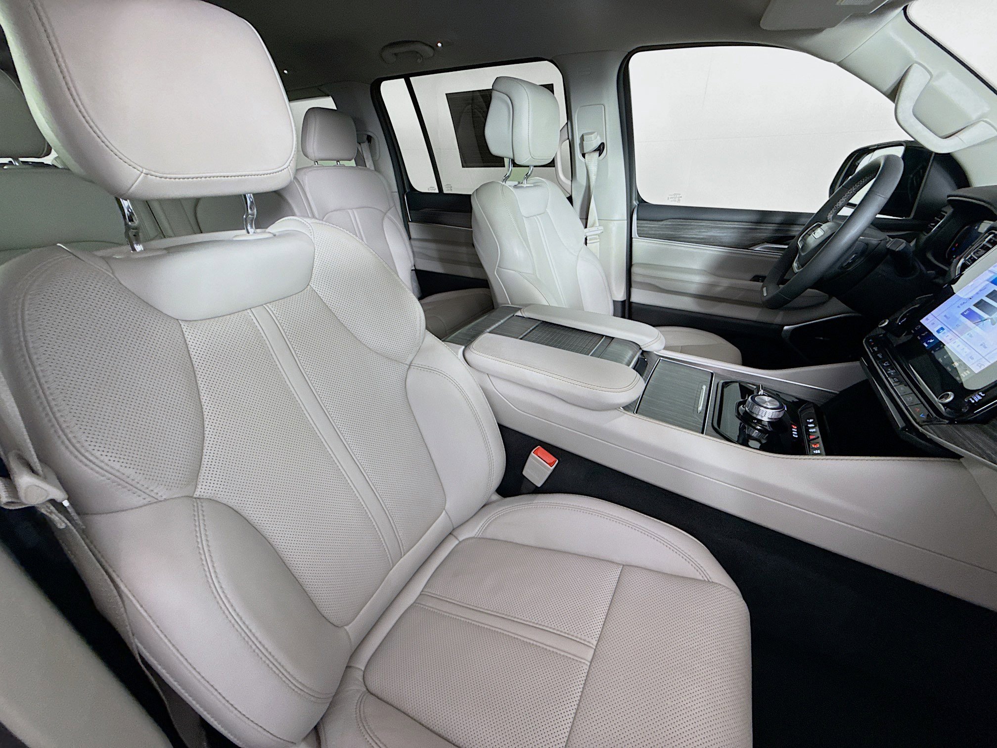 Used 2024 Jeep Wagoneer L Series II w/ Flexible Seating Group image 37