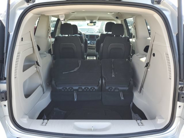 Used 2023 Chrysler Voyager LX FWD image 10