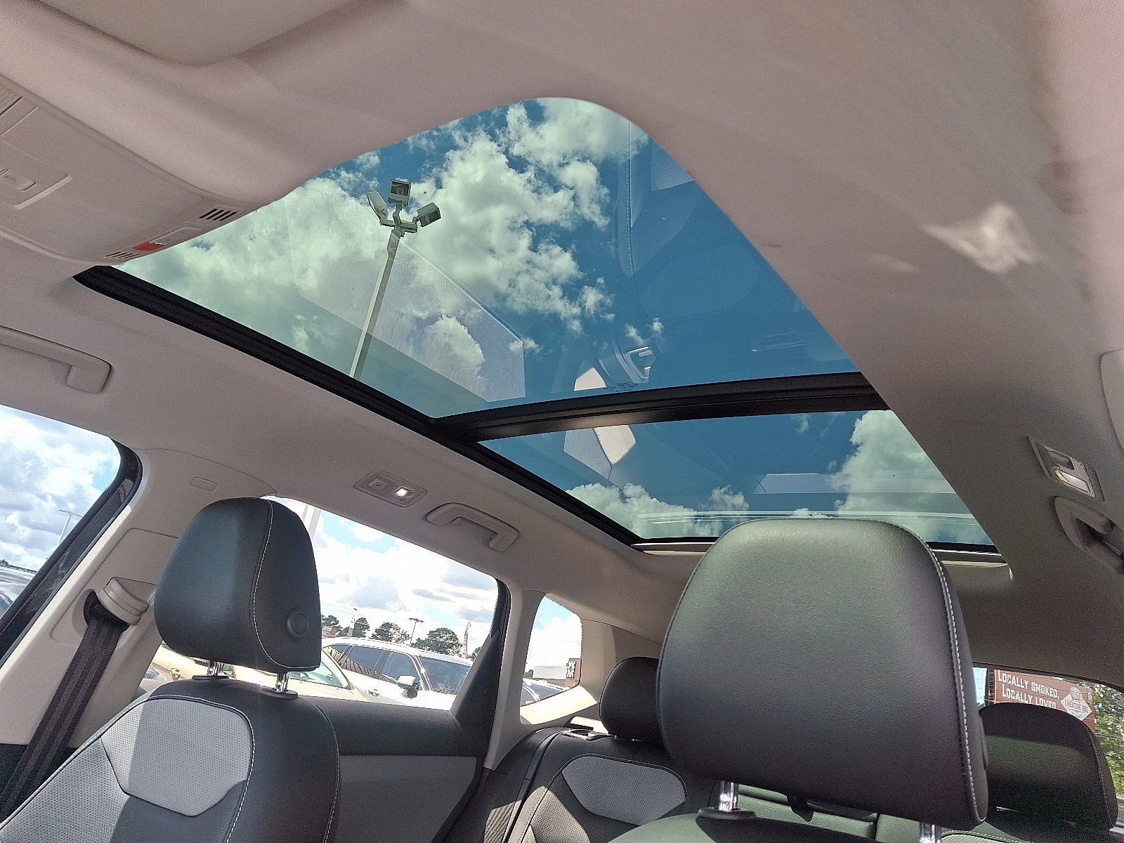 Certified 2022 Volkswagen Taos SEL image 14