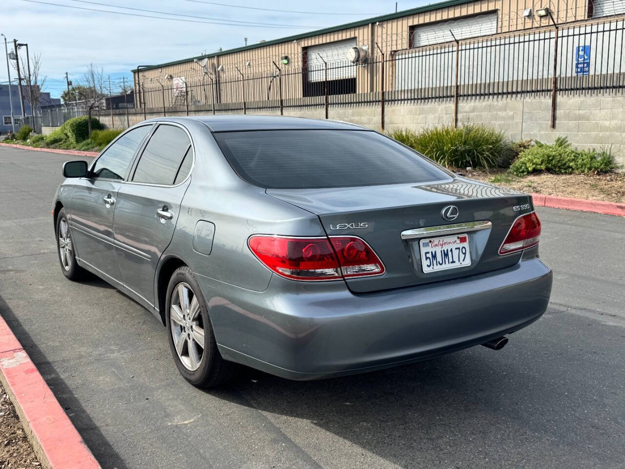 Used 2005 Lexus ES 330 FWD image 4