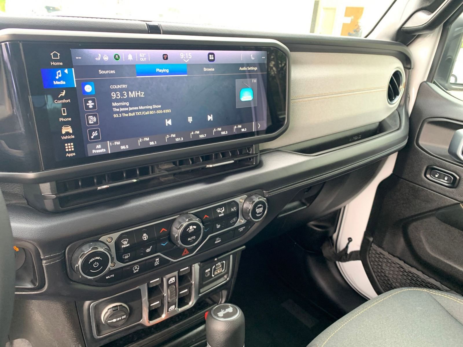 Used 2025 Jeep Wrangler Sahara image 18