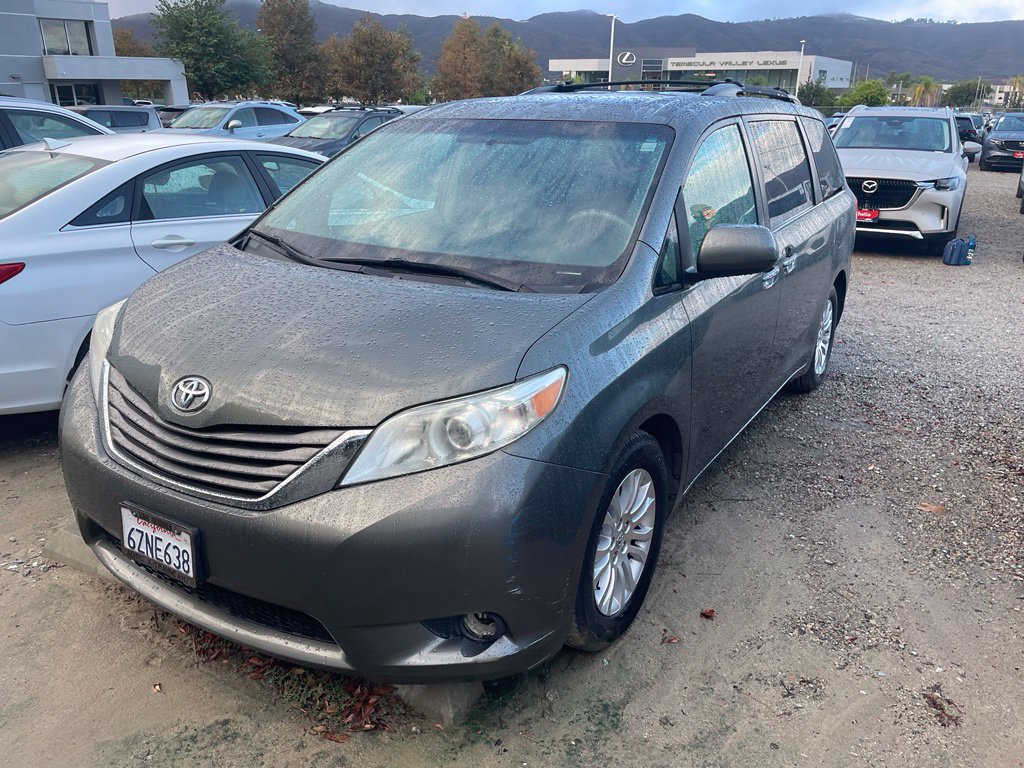 Used 2013 Toyota Sienna XLE w/ Premium Pkg FWD image 5