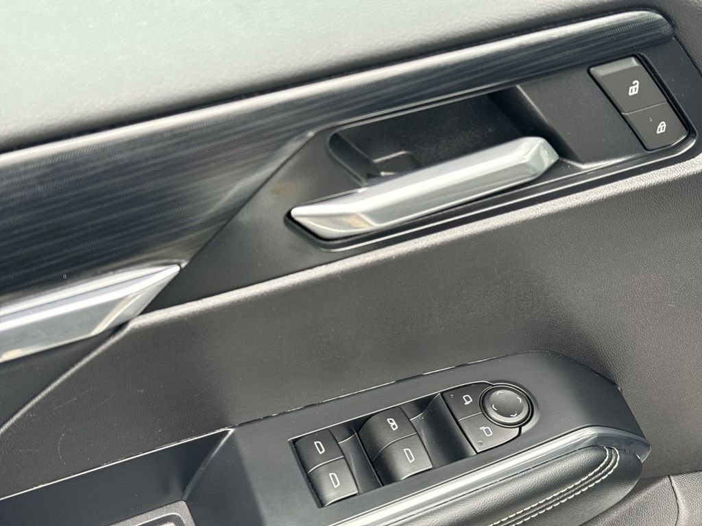 Used 2025 GMC Acadia Elevation image 15