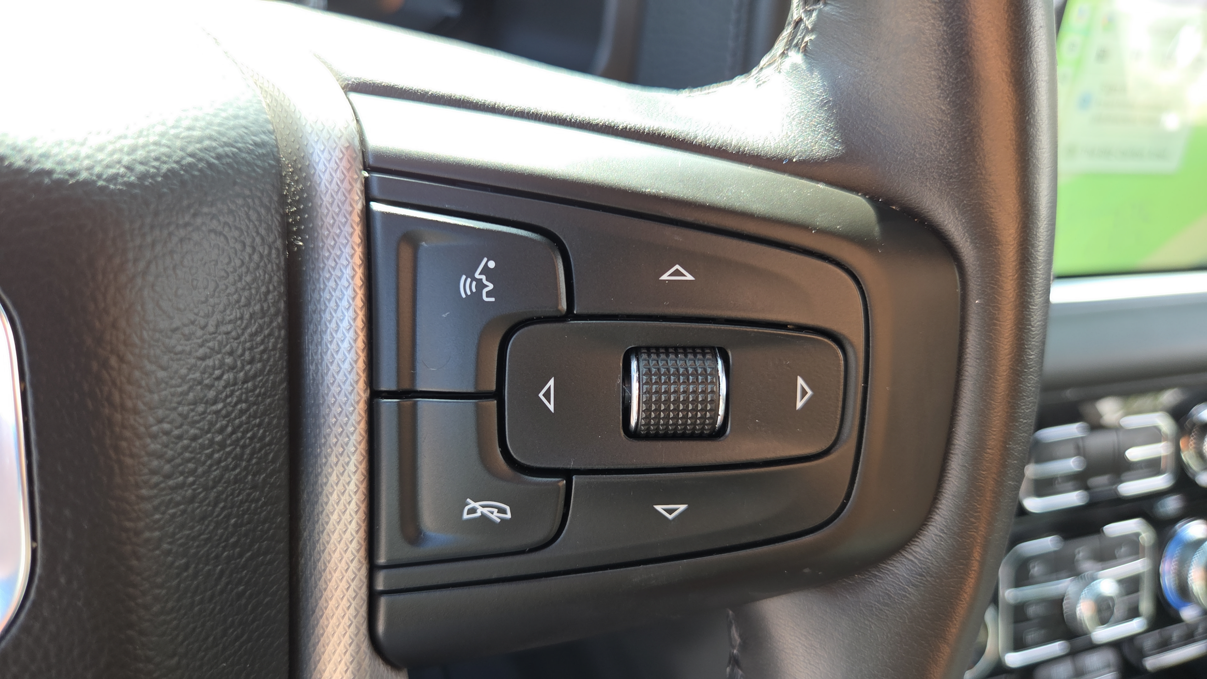 Used 2024 GMC Yukon XL Denali w/ Advanced Technology Package AWD/4WD image 31