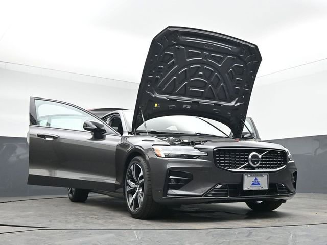Used 2025 Volvo S60 B5 Plus image 50