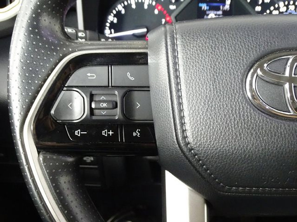 Used 2022 Toyota Tundra SR5 w/ SR5 Convenience Package AWD/4WD image 22