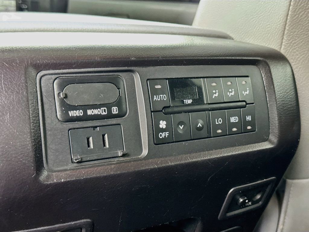 Used 2016 Toyota Sequoia Platinum AWD/4WD image 31