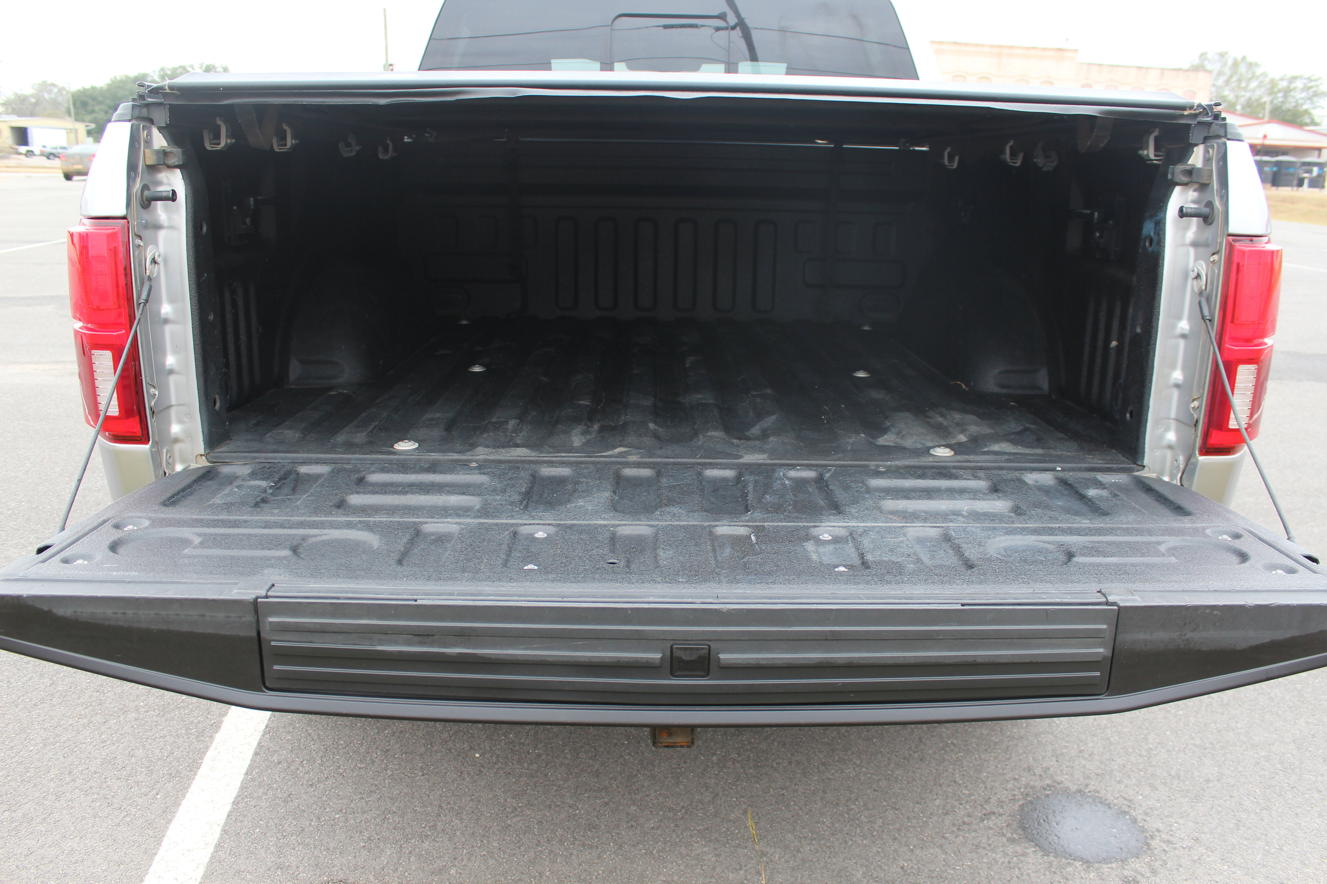 Used 2020 Ford F150 Lariat image 8