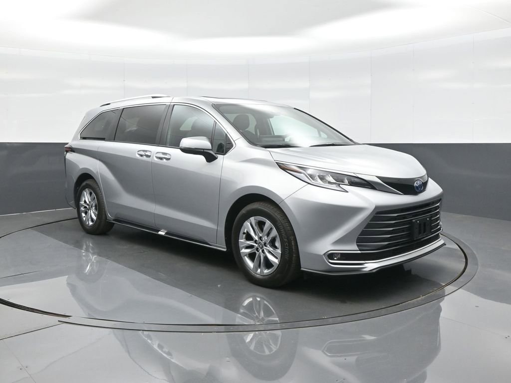 Used 2025 Toyota Sienna Limited AWD/4WD image 1