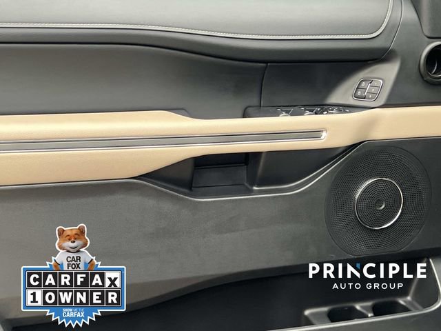 Used 2023 Ford Expedition XLT image 12