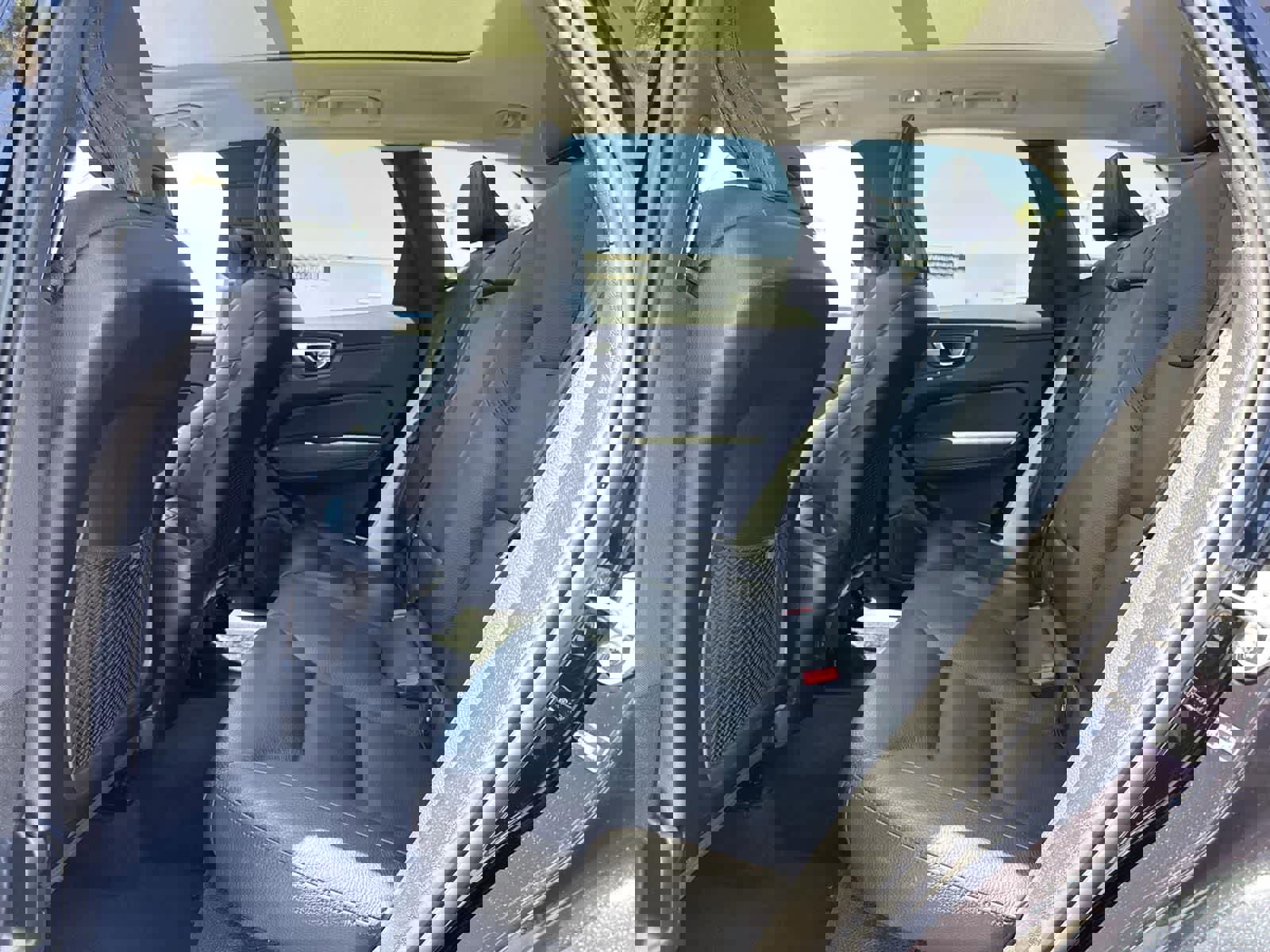 Used 2023 Volvo XC60 B5 Plus image 26