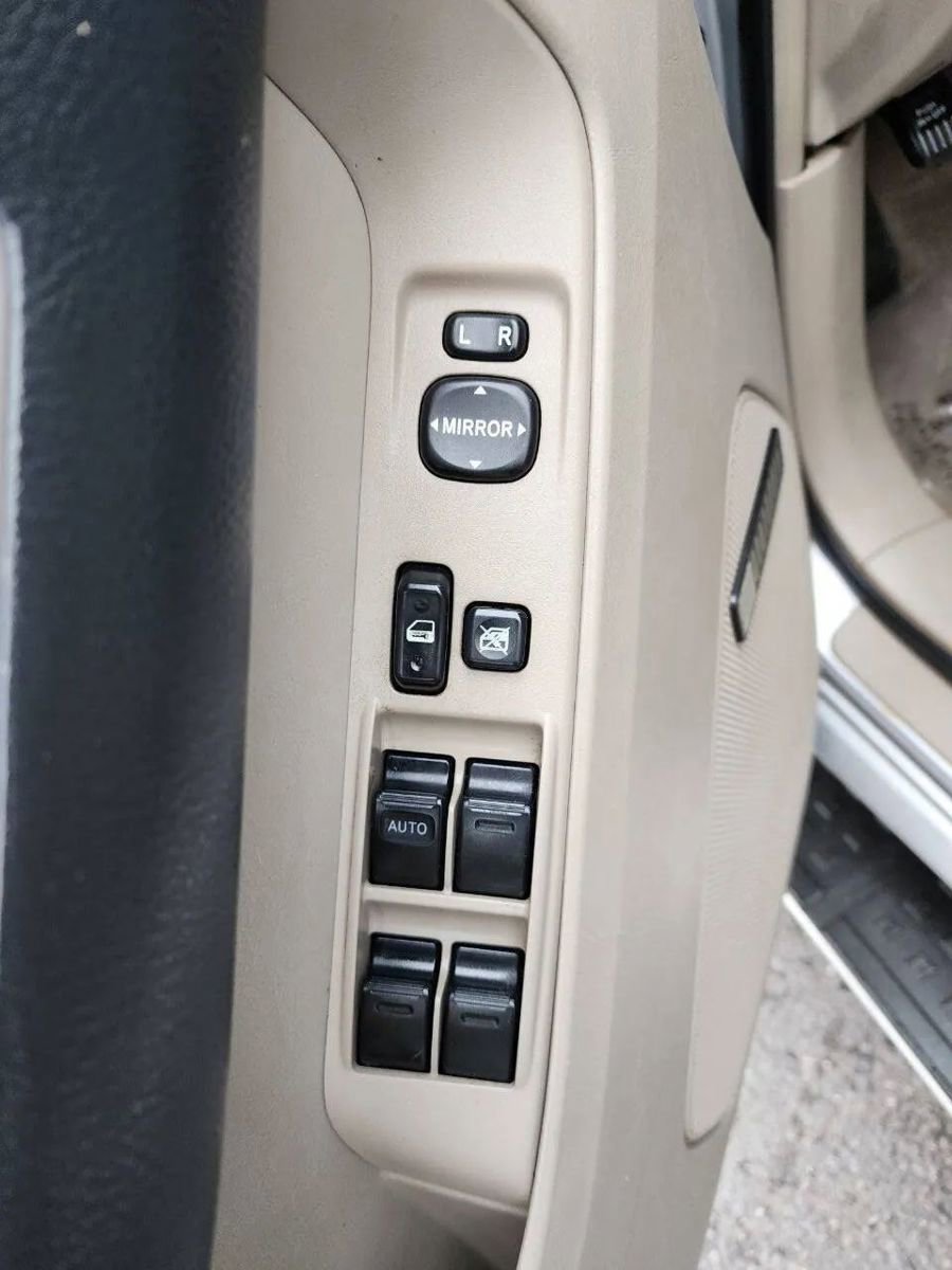 Used 2004 Toyota 4Runner Limited image 39